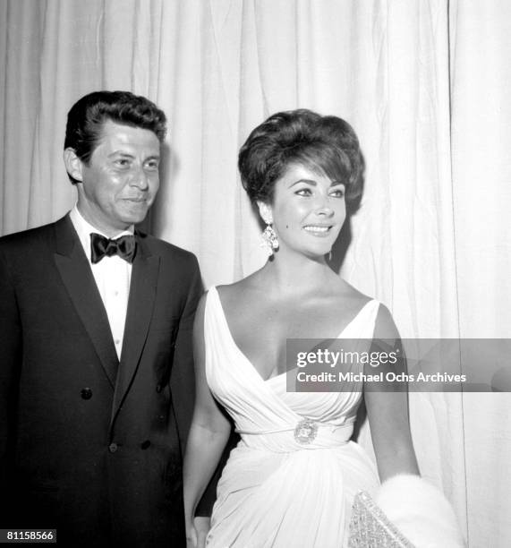 Actress Elizabeth Taylor attends an event with her husband entertainer Eddie Fisher in circa 1960 in Los Angeles, California.