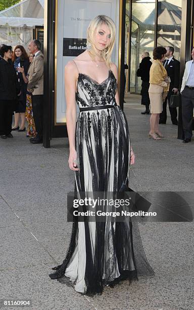 Actress Taylor Momsen arrives at the American Ballet Theatre's Opening Night Spring Gala on May 19, 2008 at the Metropolitan Opera House in New York...