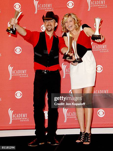 Sugarland poses in the press room during the 43rd annual Academy Of Country Music Awards held at the MGM Grand Garden Arena on May 18, 2008 in Las...