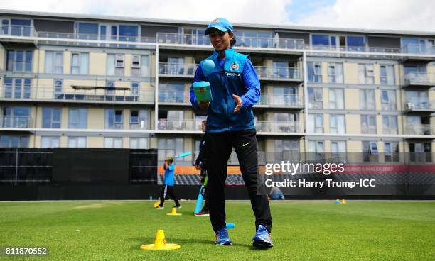 Parween 28 Nuzhat Parween Stock Photos, High-Res Pictures, and Images - Getty ...