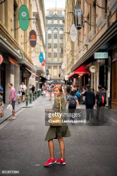 fashion street in melbourne - melbourne stock-fotos und bilder