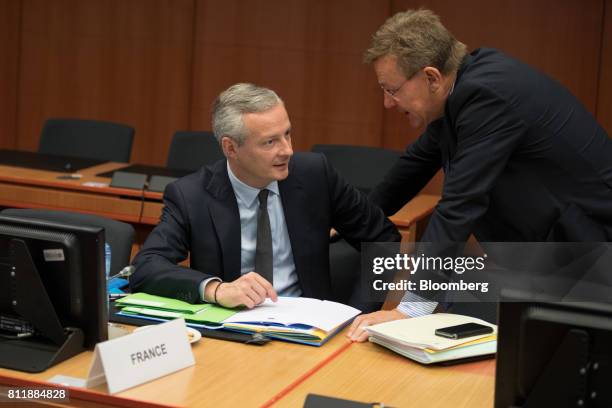 Bruno Le Maire, France's finance minister, left, speaks with Johan Van Overtveldt, Belgium's finance minister, ahead of a Eurogroup meeting of...