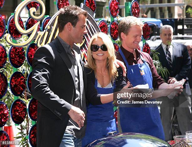 39 Neil Patrick Harris And Kelly Ripa Photos & High Res Pictures ...