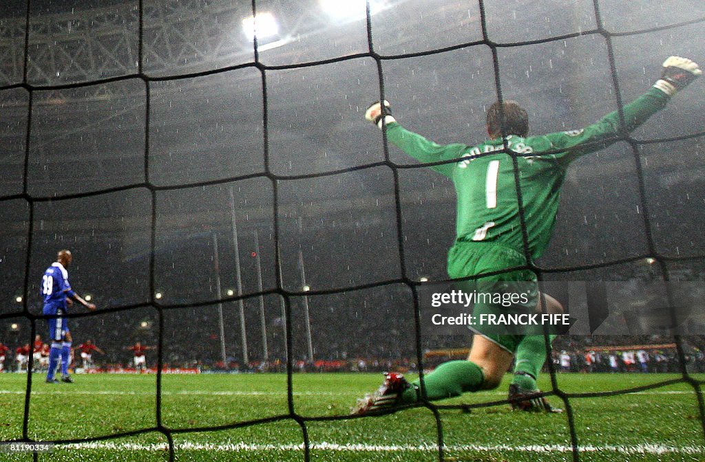 Manchester United's Dutch goalkeeper Edw