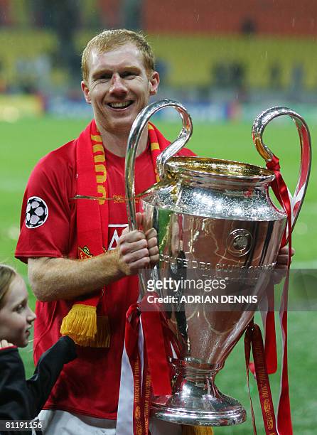 Manchester United's English midfielder Paul Scholes celebrates with the trophy after beating Chelsea in the final of the UEFA Champions League...