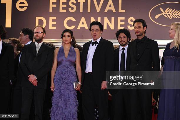 Director Steven Soderbergh, actress Catalina Sandino Moreno, actor Benicio Del Toro with guest, and actor Rodrigo Santoro with guest depart from the...