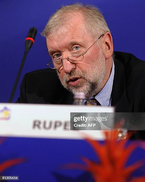 Slovenian Foreign Minister Dimitrij Rupel talks next to Ukrainian Foreign Minister Volodimir Ogryzko and European Commissioner for External Relations...