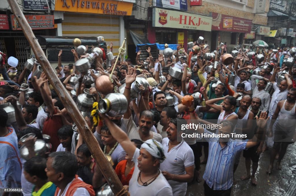 Hindu Devotees Throng Shiv Temple To Offer Prayers On First Day Of Saawan