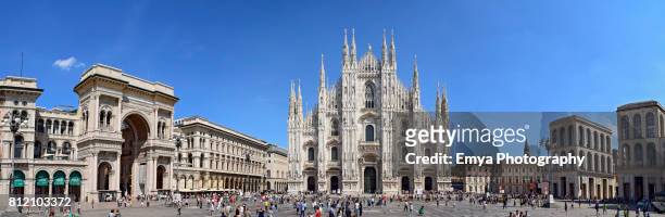 panorama of piazza del duomo, milan, italy - catedral de milán fotografías e imágenes de stock