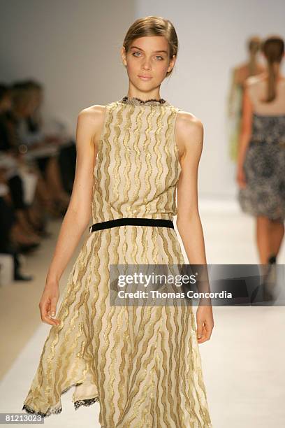 Kim Noorda wearing Peter Som Spring 2006