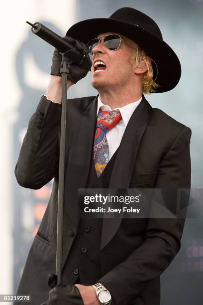 Scott Weiland of Stone Temple Pilots performs at the Miller Lite Carb Day Concert at the Indianapolis Motor Speedway on May 23, 2008 in Indianapolis,...