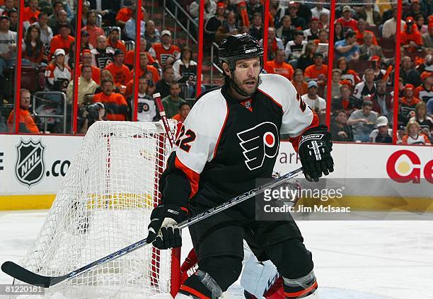 Mike Knuble of the Philadelphia Flyers skates against the Montreal Canadiens during Game 4 of the Eastern Conference Semifinals of the 2008 NHL...