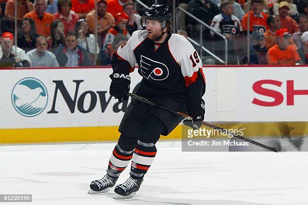 Scott Hartnell of the Philadelphia Flyers skates against the Montreal Canadiens during Game 4 of the Eastern Conference Semifinals of the 2008 NHL...