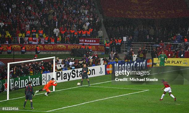 Anderson of Manchester United beats Petr Cech of Chelsea as he scores a penalty in the shoot out during the UEFA Champions League Final match between...