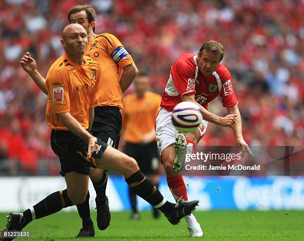 Lee Trundle of Bristol City shoots past Wayne Brown and Ian Ashbee of Hull City during the Coca Cola Championship Playoff Final match between Hull...