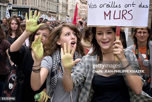 High school students, parents and teachers demonstrate on May, 24 2008 in Lyon, central eastern France, to protest against reforms of the French...