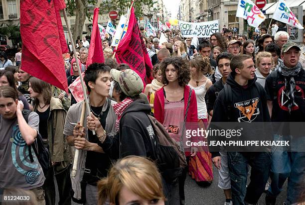 High school students, parents and teachers demonstrate on May, 24 2008 in Lyon, central eastern France, to protest against reforms of the French...