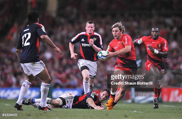 Cedric Heymans of Toulouse breaks through the MUnster defence during the Heineken Cup Final between Munster and Toulouse at the Millennium Stadium on...