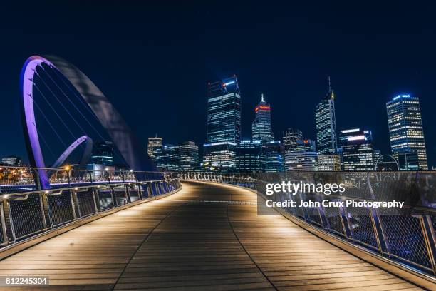 elizabeth quay perth - perth city australia stockfoto's en -beelden