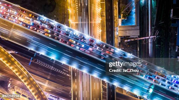 vista aérea de la autopista - carretera elevada fotografías e imágenes de stock