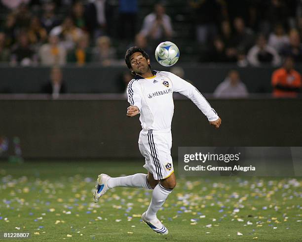 Carlos Ruiz Soccer Photos and Premium High Res Pictures Getty Images