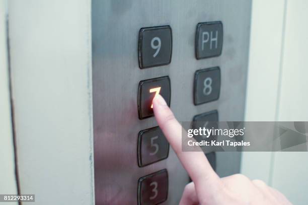 elevator buttons - 数字の7 ストックフォトと画像