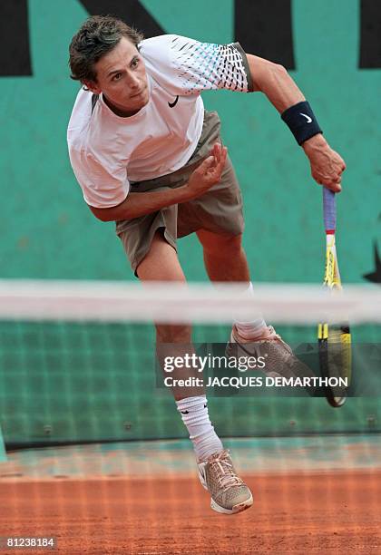 French player Nicolas Devilder serves to his Austrian opponent Chris Guccione during their French tennis Open first round match at Roland Garros, on...