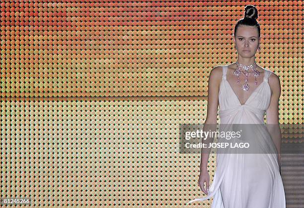 Models present wedding gowns by Catalan designer Rosa Clara during Barcelona Bridal Week on May 27, 2008. AFP PHOTO/JOSEP LAGO