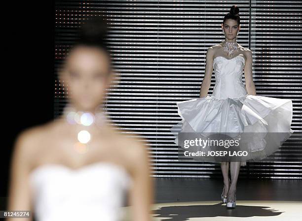 Models present wedding gowns by Catalan designer Rosa Clara during Barcelona Bridal Week on May 27, 2008. AFP PHOTO/JOSEP LAGO