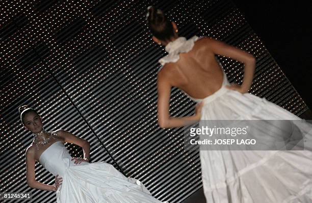 Models present wedding gowns by Catalan designer Rosa Clara during Barcelona Bridal Week on May 27, 2008. AFP PHOTO/JOSEP LAGO