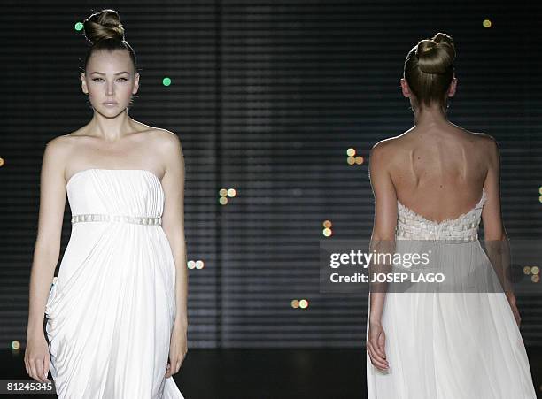 Models present wedding gowns by Catalan designer Rosa Clara during Barcelona Bridal Week on May 27, 2008. AFP PHOTO/JOSEP LAGO