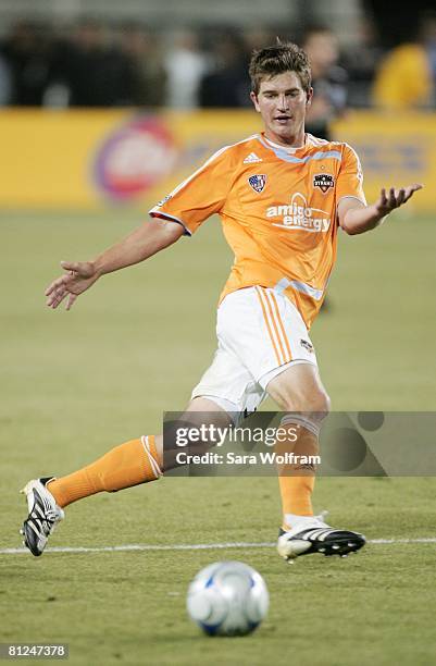 Bobby Boswell of the Houston Dynamo defends the ball during the MLS game against the San Jose Earthquakes at Buck Shaw Stadium on May 22, 2008 in...