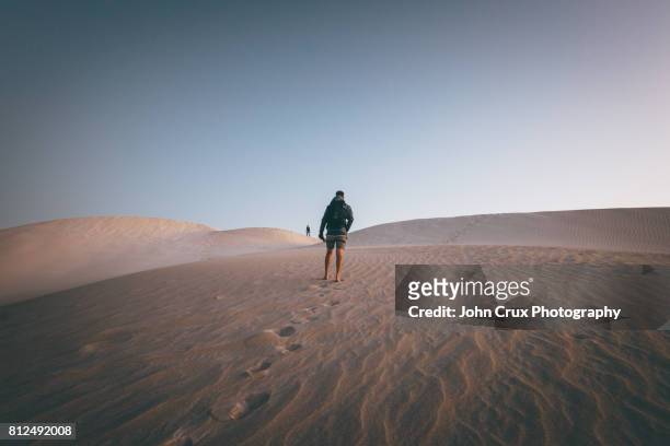 sand dune hikers - australian desert bildbanksfoton och bilder