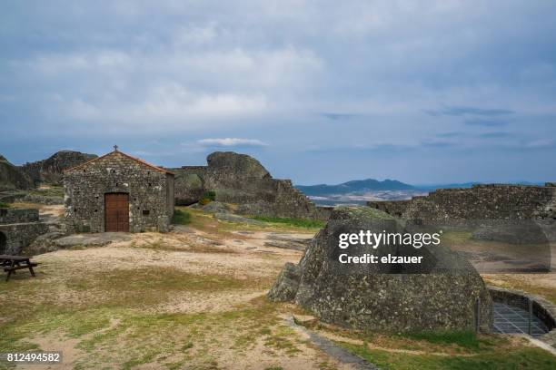 the medieval village of monsanto, portugal. - monsanto portugal stock pictures, royalty-free photos & images