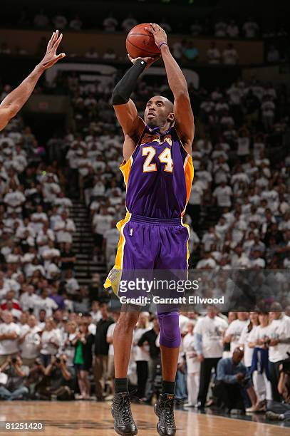 Kobe Bryant of the Los Angeles Lakers shoots against the San Antonio Spurs in Game Four of the Western Conference Finals during the 2008 NBA Playoffs...