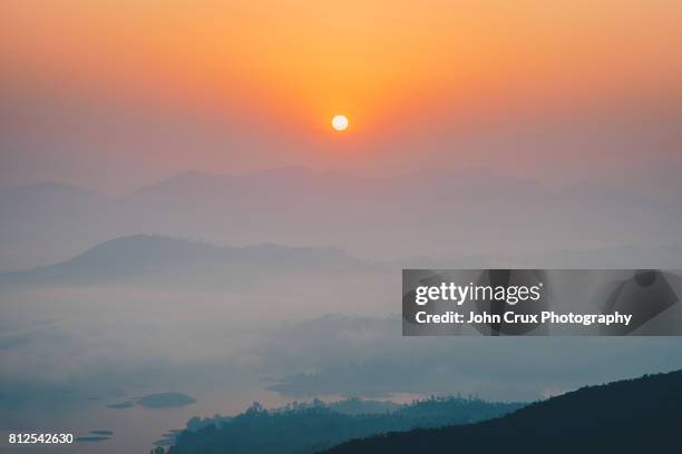 adams peak sunrise view - adams peak stock pictures, royalty-free photos & images