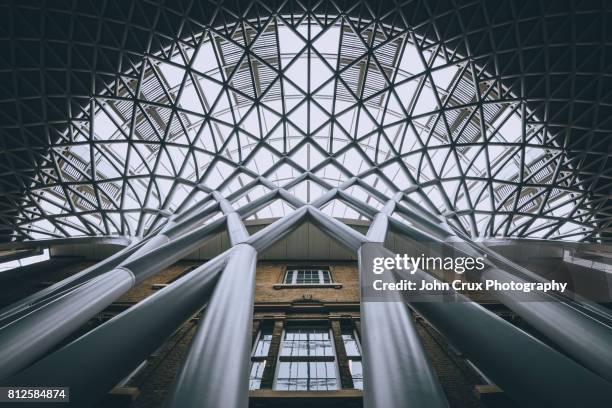 kings cross station - estación de king's cross fotografías e imágenes de stock