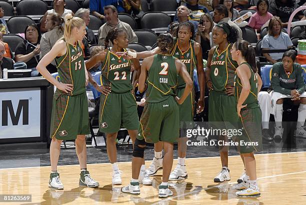 Lauren Jackson, Sheryl Swoopes, Swin Cash, Yolanda Griffith, Shyra Ely and Sue Bird of the Seattle Storm huddle on the court during the game against...