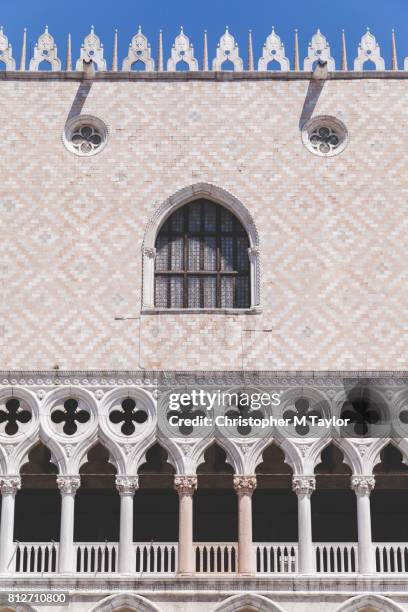 doge's palace architectural detail - doge's palace venice stock pictures, royalty-free photos & images