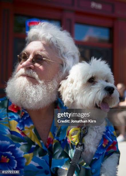 senior man with look alike dog. - verwöhntes haustier stock-fotos und bilder
