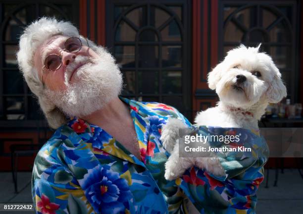 senior man with look alike dog. - humour foto e immagini stock