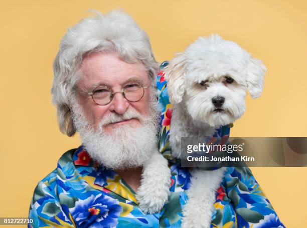senior man with look alike dog. - huisdierenkleding stockfoto's en -beelden