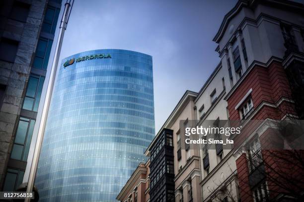 iberdrola skyscraper in the heart of bilbao, spain - iberdrola bilbao stock pictures, royalty-free photos & images