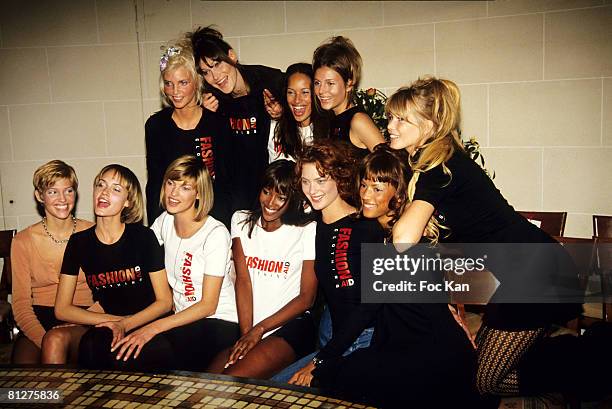 Nadja Auermann, Carla Bruni, Amber Valletta , Linda Evangelista, Naomi Campbell, Shalom Harlow, Claudia Schiffer and Top Models " Fashion Aid...