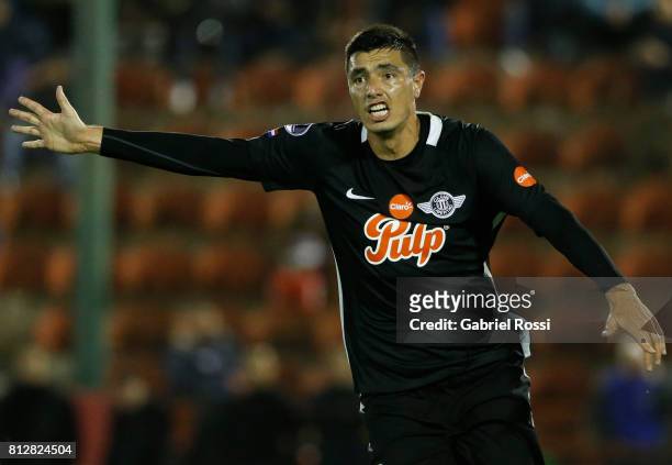 Oscar Cardozo of Libertad celebrates after scoring the second goal of his team during a first leg match between Huracan and Libertad as part of...