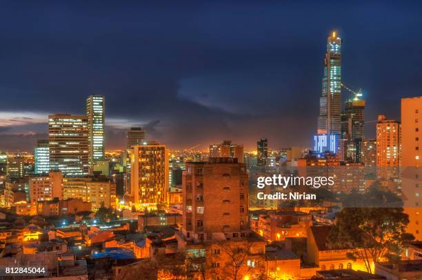 noche en bogotá - cultura sudamericana fotografías e imágenes de stock