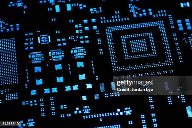 electronic stencil board - bauteil zur oberflächenmontage stock-fotos und bilder