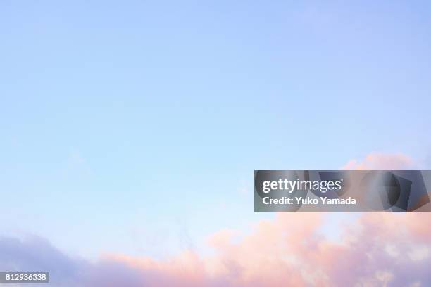 moonlight blues - romantic sky at dawn - foco difuso fotografías e imágenes de stock