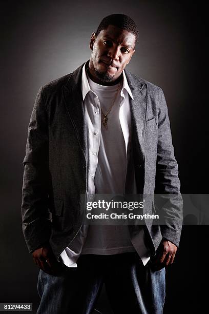 Jonathan Vilma Poses Photos and Premium High Res Pictures - Getty Images