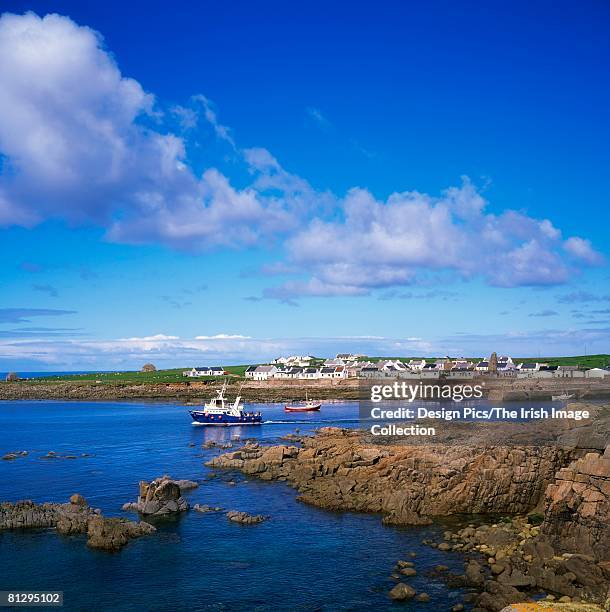 tory island ferry, co donegal, ireland - tory island stock pictures, royalty-free photos & images